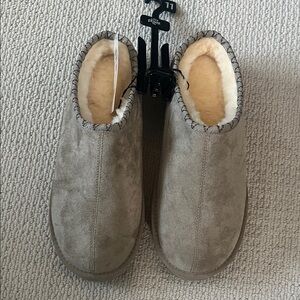 💰💰$10.00 💁‍♀️WOMENS pawz Stone Microsuede Clogs